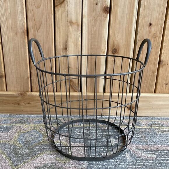 Other - Simple Wire Basket With Handles